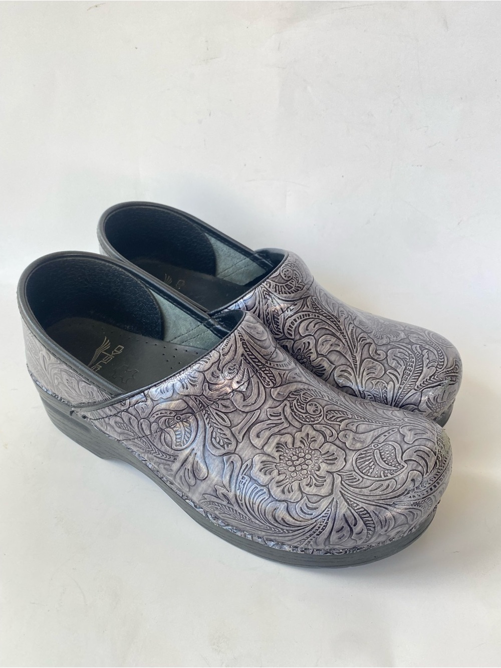 Dansko Tooled Leather Clogs Silver And Black Women 8.5 - 9 Men 7 - 7.5